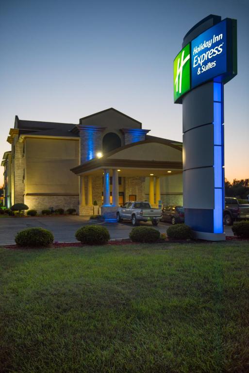 Holiday Inn Express Hotel & Suites Wauseon an IHG Hotel Main image 1