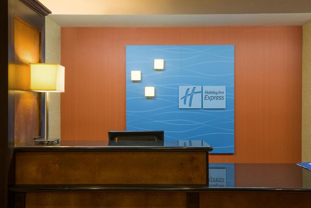 Holiday Inn Express Hotel & Suites Wauseon an IHG Hotel Main image 2